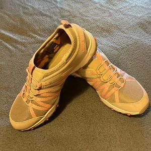 Skechers no-tie sneakers. Grey and pink, size 9.5. Excellent condition.